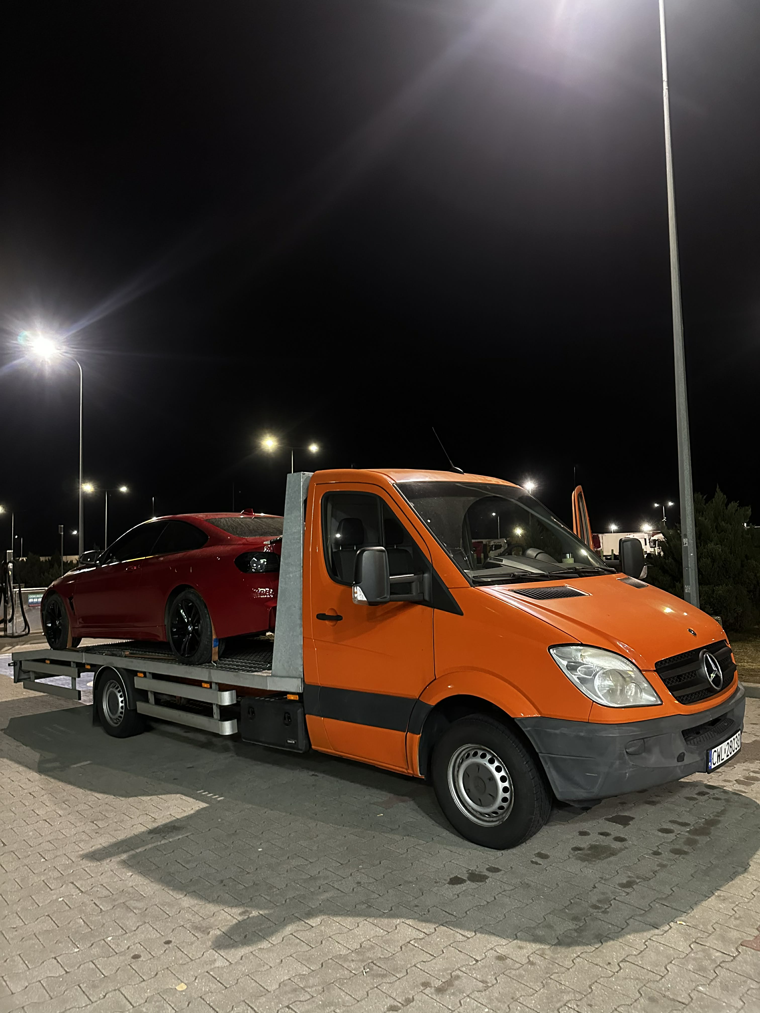 Transport pojazdu autolawetą w Poznaniu